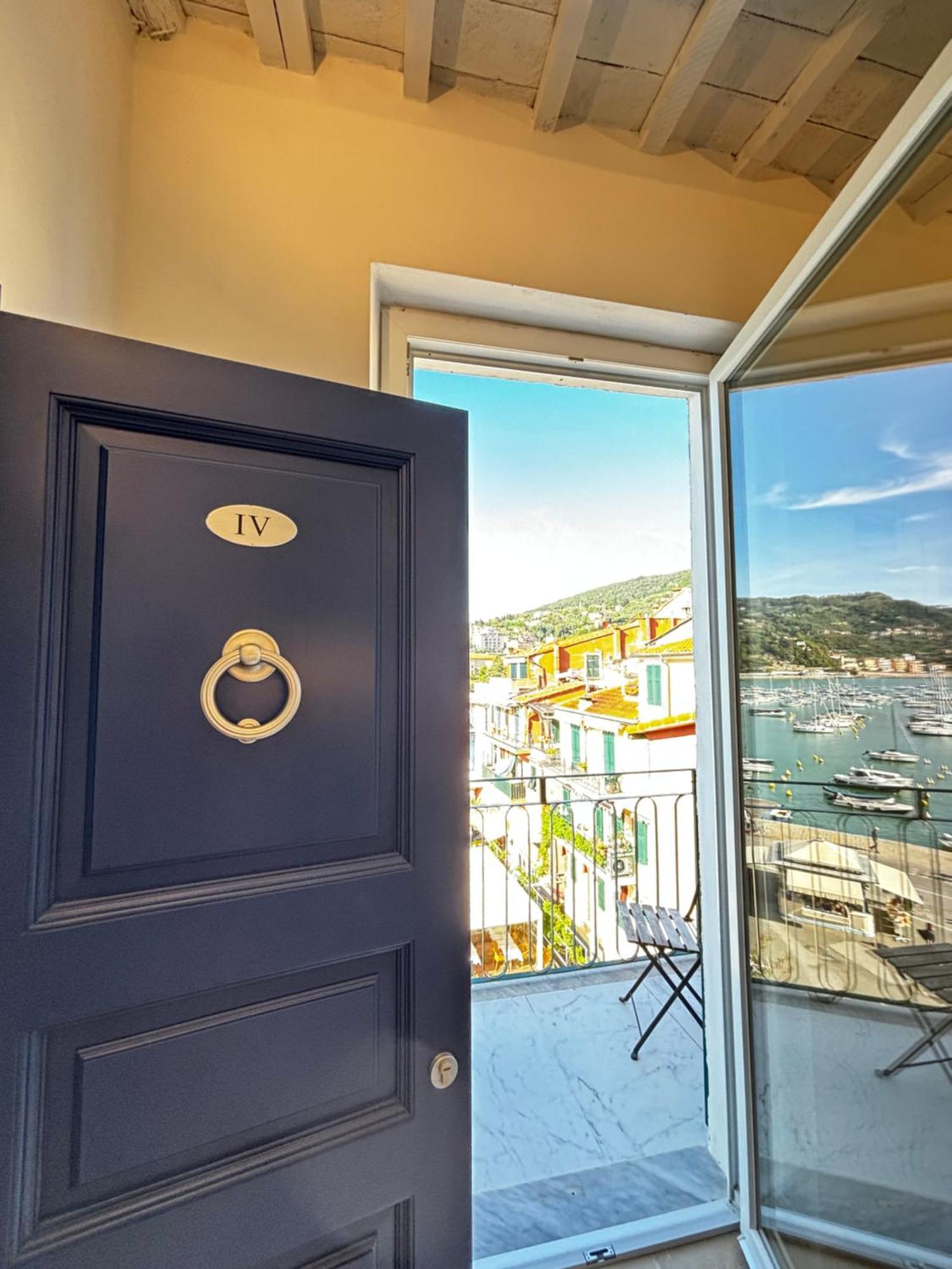 Suite Ventidue - Fronte Mare レーリチ エクステリア 写真